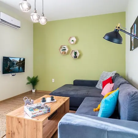 Madrid 2bdr W Free Parking Near Metro, Serdika Mall Sofia
