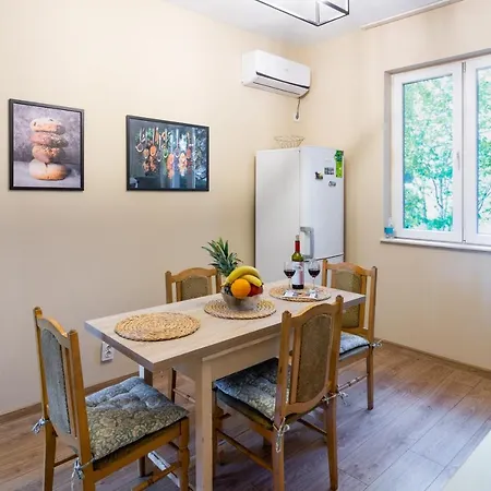 Apartment Madrid 2bdr W Free Parking Near Metro, Serdika Mall