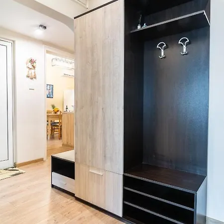 Apartment Madrid 2bdr W Free Parking Near Metro, Serdika Mall Sofia