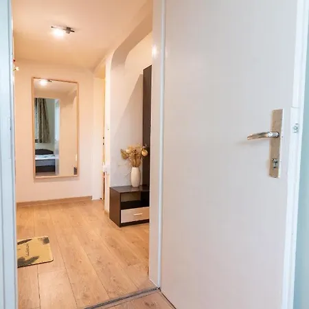 Apartment Madrid 2bdr W Free Parking Near Metro, Serdika Mall *
