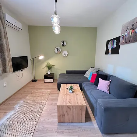 Apartment Madrid 2bdr W Free Parking Near Metro, Serdika Mall