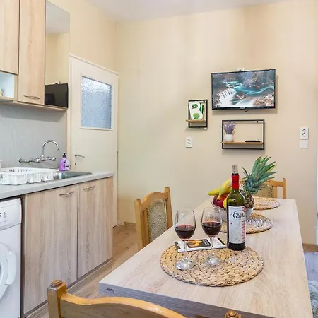 Apartmán Madrid 2bdr W Free Parking Near Metro, Serdika Mall